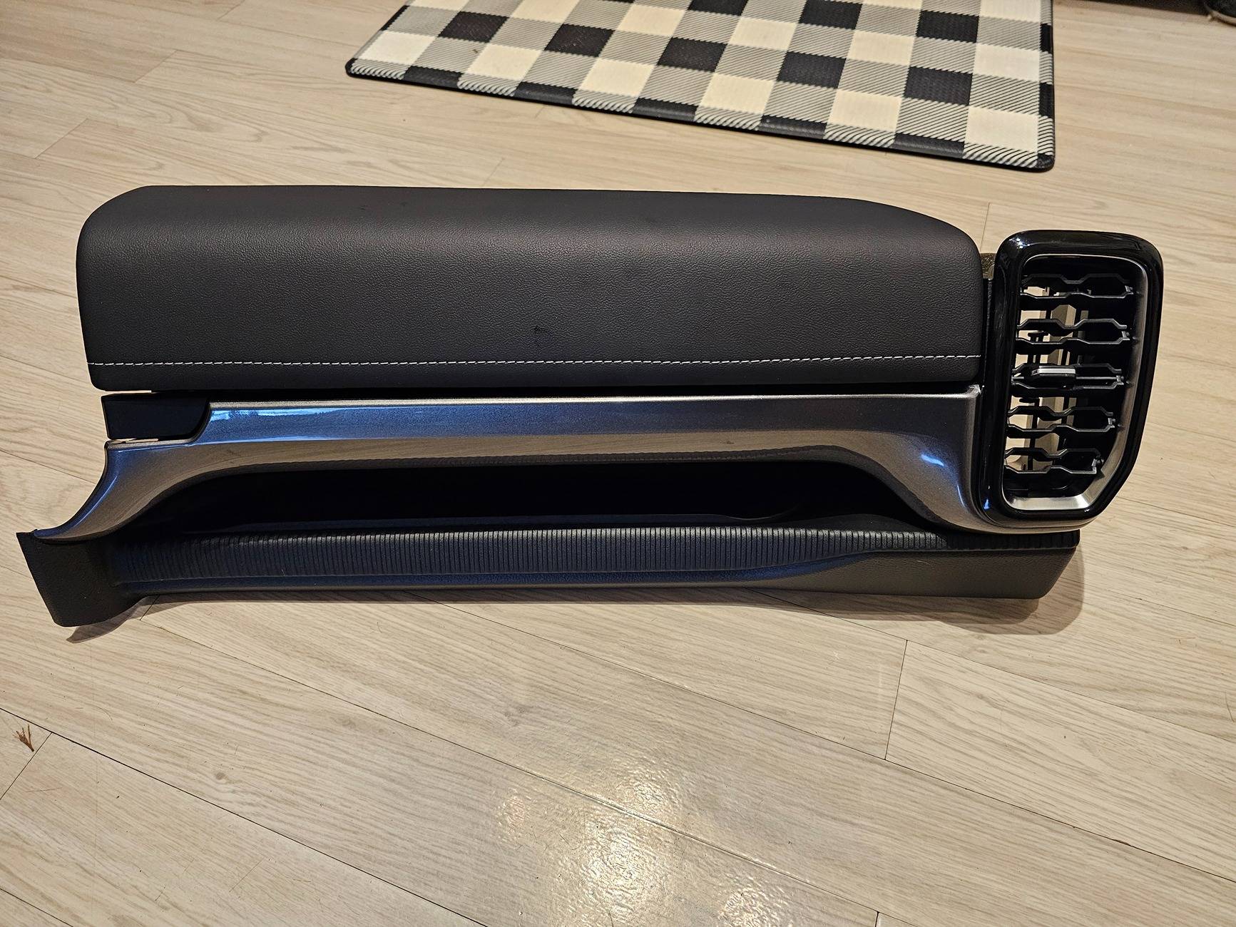 Ford Ranger Lariat Top Glove Box Install on XLT 1000015401