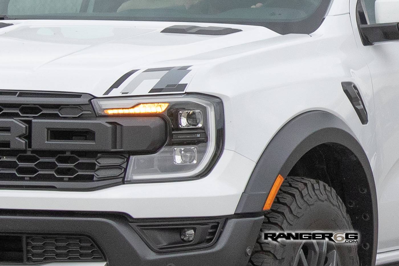 Ford Ranger Spied: 2024 Ranger Raptor Wearing Raptor Graphics Package 📸 2024-ranger-raptor-graphics-appearance-package-spied-4